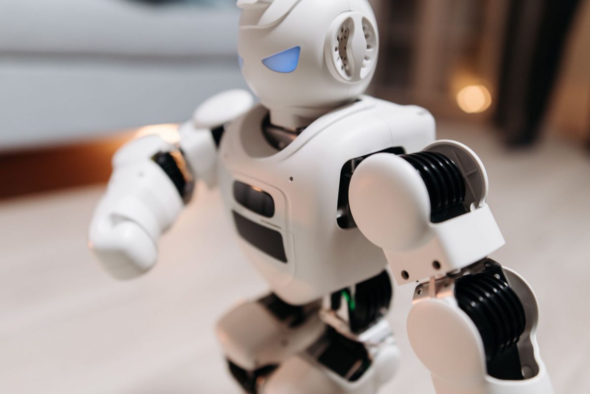 Weave Isaac 1: ratastel kodurobot, mis voldib pesu — 7999 dollarit