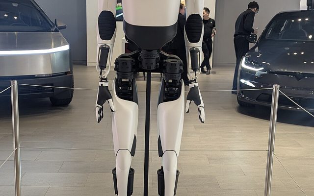 Tesla Optimus Gen 3: humanoid, mis ehitab juba autosid — koju veel ei jõua